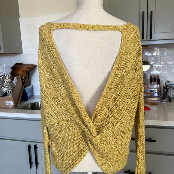 New With Tags Love Tree Gold Sweater with Sexy Knotted Open Back Size Large - Picture 4 of 10